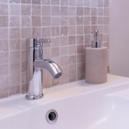 5min Train Station & Sea - Ac & Balcony 아파트 *