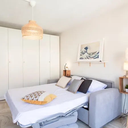 아파트 5min Train Station & Sea - Ac & Balcony *