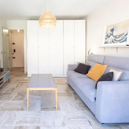 아파트 5min Train Station & Sea - Ac & Balcony 앙티브