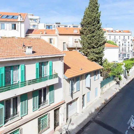 아파트 5min Train Station & Sea - Ac & Balcony *