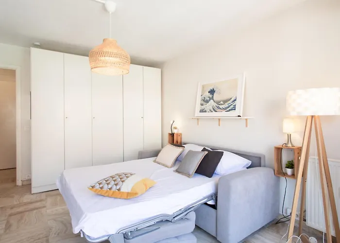Appartement 5min Train Station & Sea - Ac & Balcony *